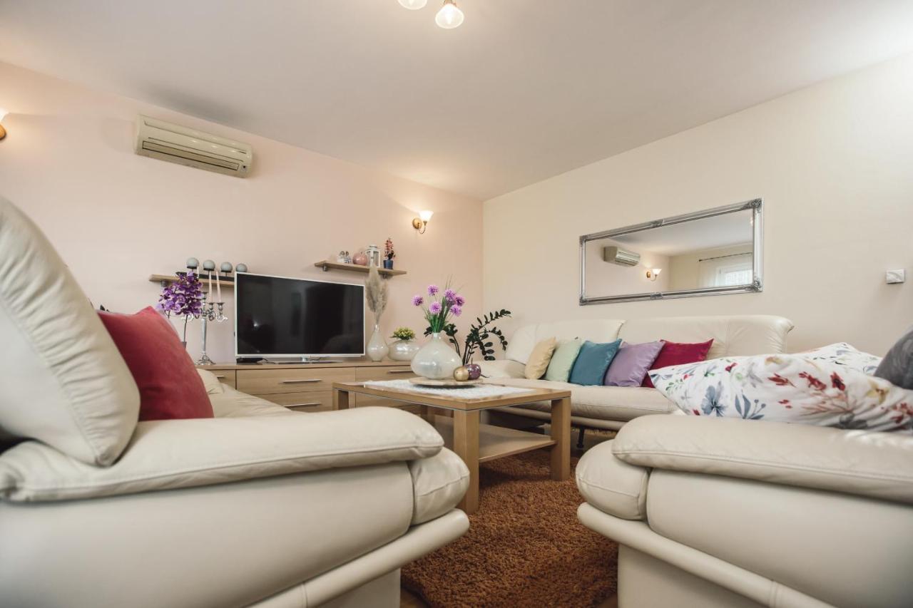 Luxury Leonarda On The River Vrljika Apartment *
