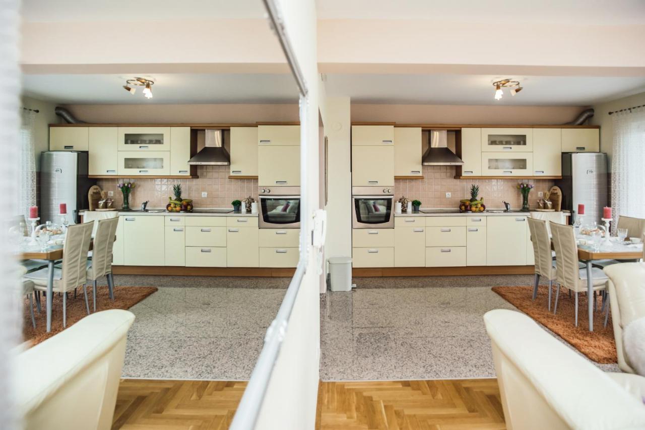 Luxury Leonarda On The River Vrljika Apartment